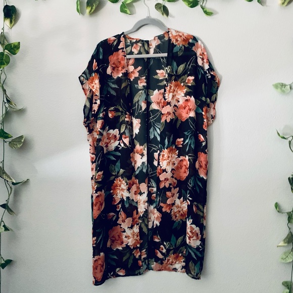 Other - Paris floral kimono